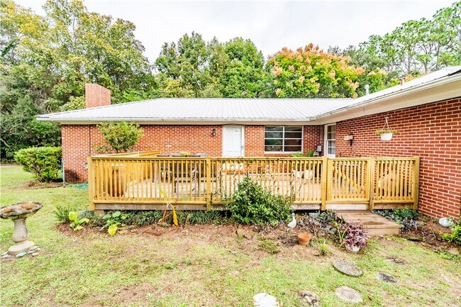 Building Photo - 3 Bedroom Home in Convenient Location