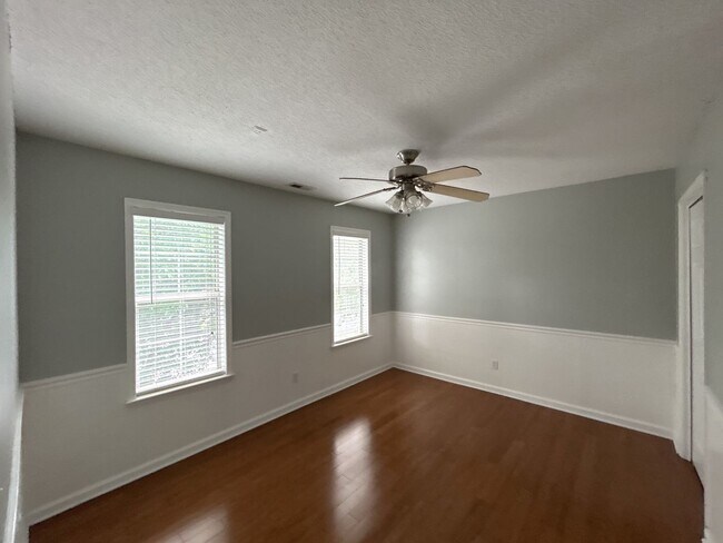 Building Photo - T.R. Lawing Realty Property