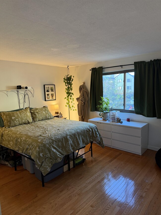 Building Photo - 3 Lancelot Court