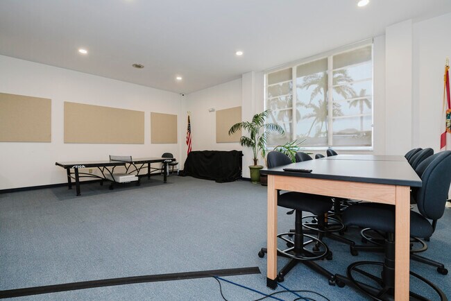 Building Photo - 2800 N Flagler Dr