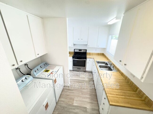 Building Photo - 4825 Northerly St