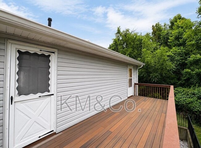 Building Photo - 535 Elm St