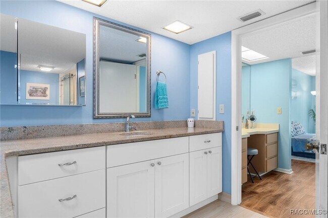 Building Photo - 5 Cypress Run