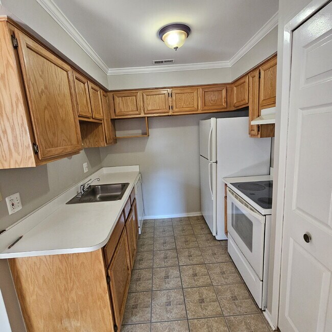 Building Photo - 1 Bedroom, 1 Bathroom Condo, 1st Floor and...
