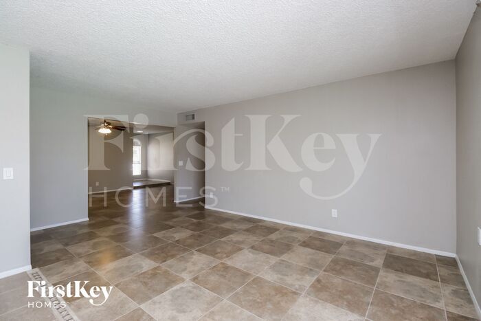 Building Photo - 2331 E Alameda Dr