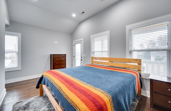 Building Photo - 338 Vivelle Ave