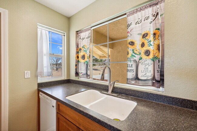 Building Photo - 56034 Desert Gold Dr