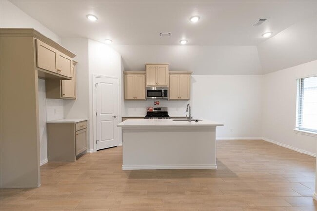 Building Photo - 8708 Poppey Pl