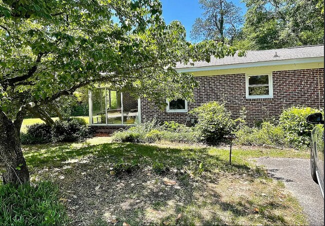 Building Photo - 803 S St Claire Dr