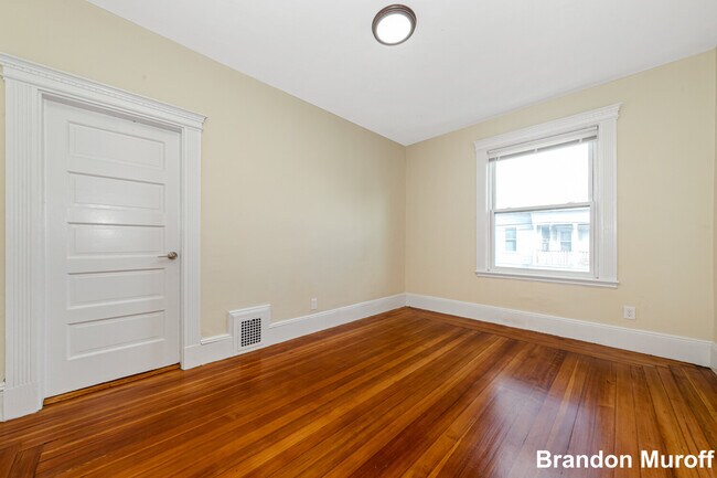 Building Photo - 44 Brackett St