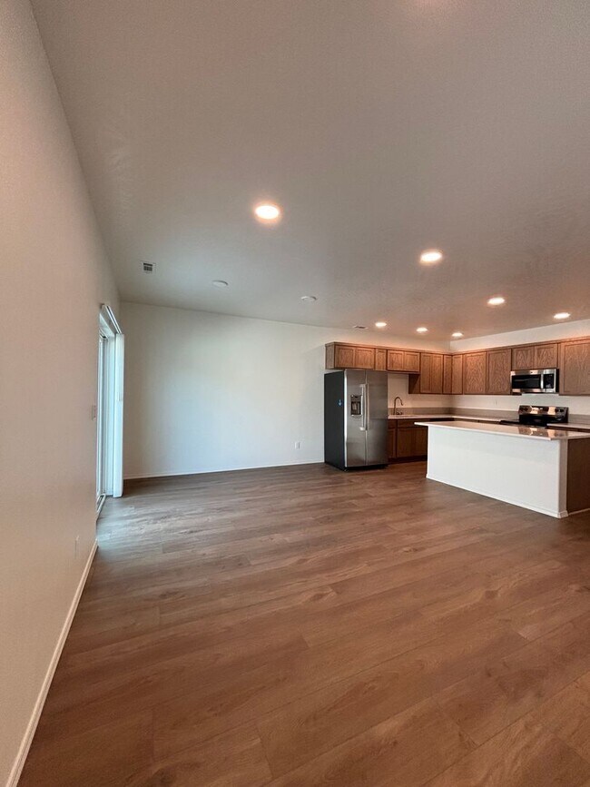 Building Photo - 3 Bedroom 2.5 Bathroom Townhome