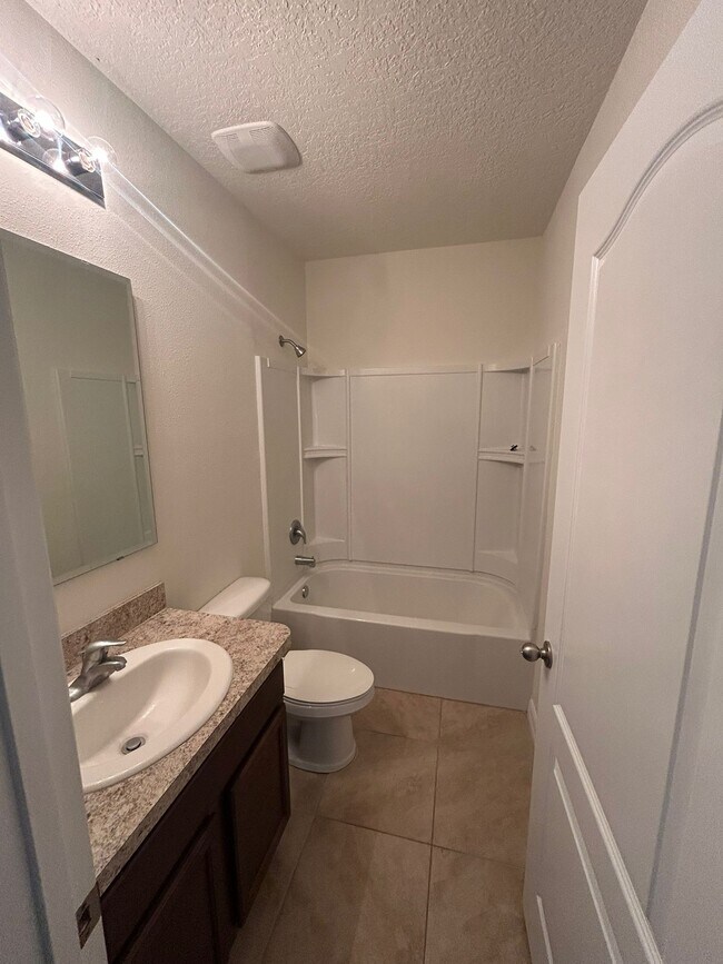 Building Photo - 1631 Primo Ct