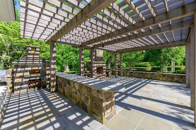 Building Photo - 270 Guard Hill Rd