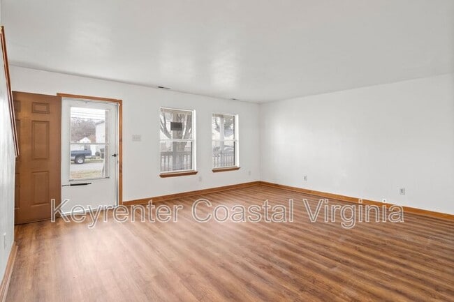 Building Photo - 1010 Quash St