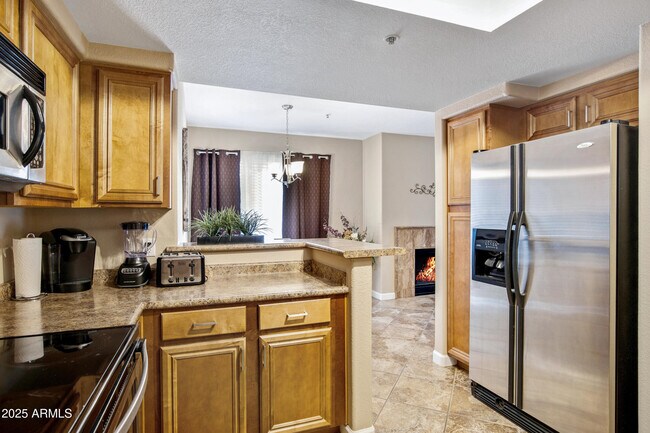 Building Photo - 4925 E Desert Cove Ave