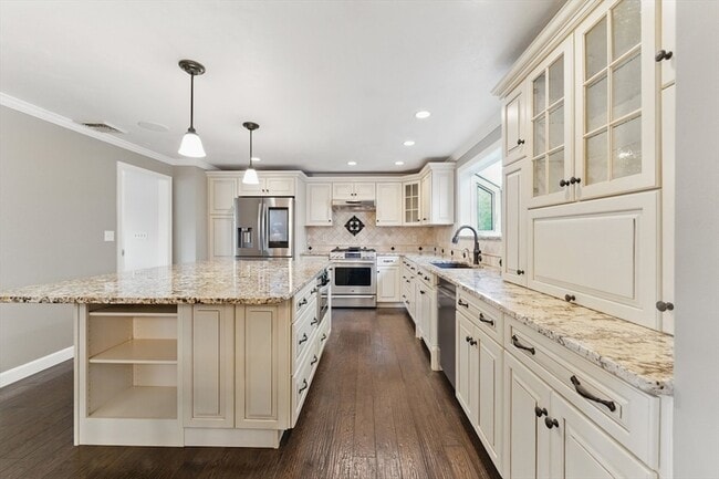 Building Photo - 121 Indian Meadow Dr
