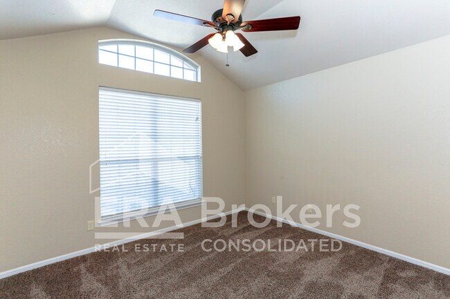 Building Photo - 702 Aries Dr