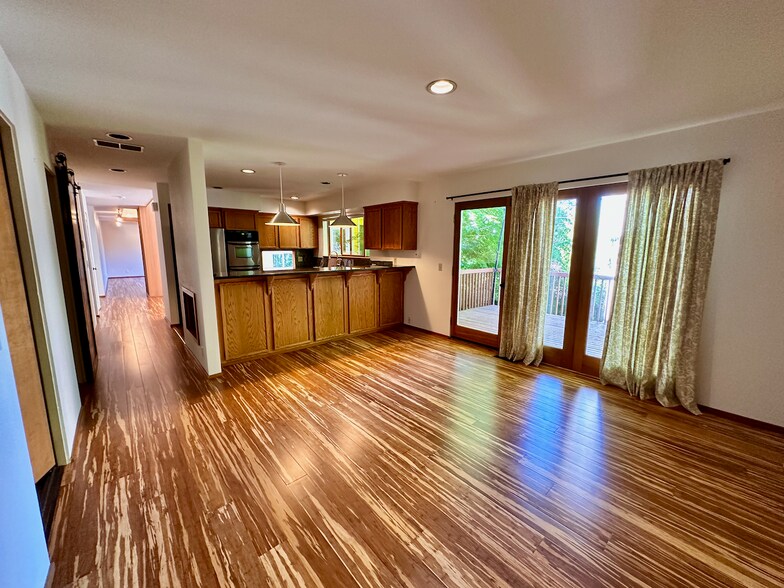 upstairs dining room 2 / kitchen view - 1647 Jeannette Plz NW