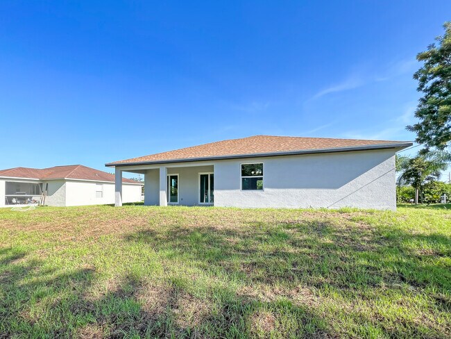 Building Photo - 5229 7th St W