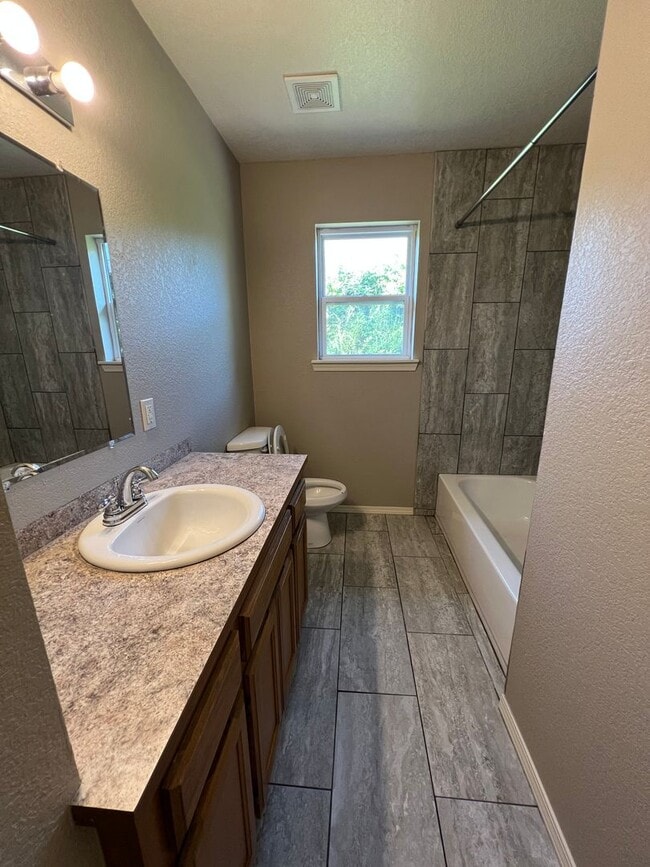 Building Photo - 3 Bed 1.5 Bath House, 1 Car Carport, Yard Care Included.