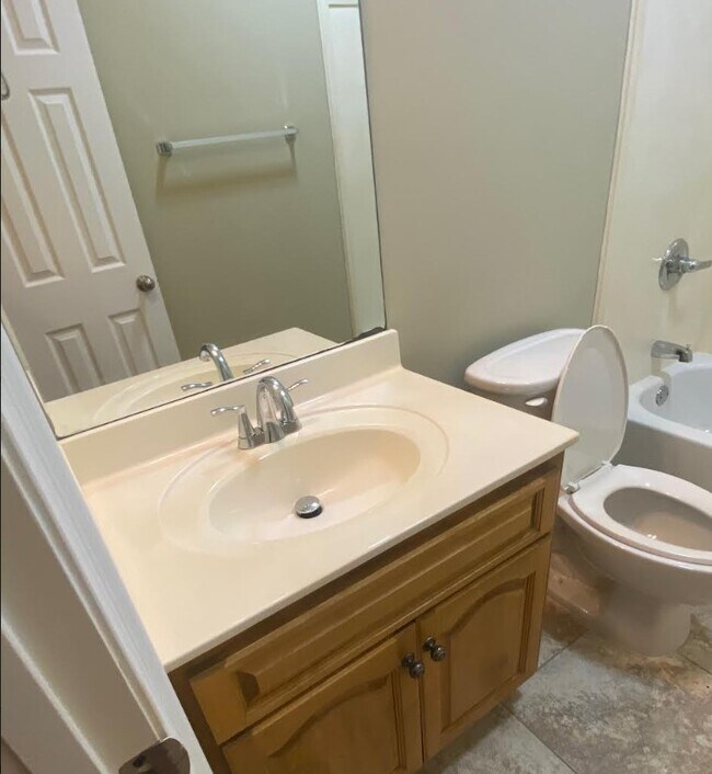 Building Photo - 7888 Park Pl Dr S