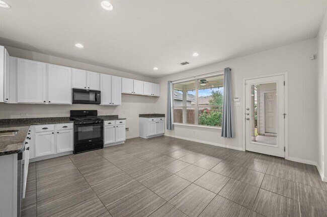 Building Photo - 604 Palmilla St