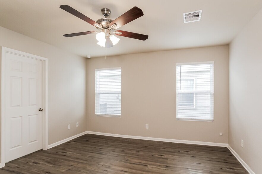 Building Photo - 9962 Chimney Swift Ln