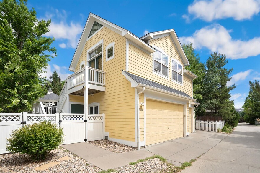Alley load garage for private entrance with carriage house style studio apartment above! - 4144 Lost Canyon Drive