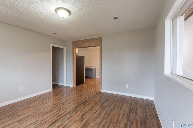 Building Photo - 112 Wilkenson Dr NE