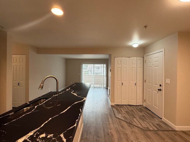 Building Photo - Move-In Ready! Renovated Modern 2BD/1BTH E...