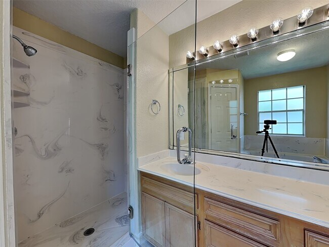 Building Photo - 2922 31st Ave N