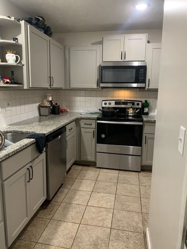 Building Photo - 2816 W 25th St N