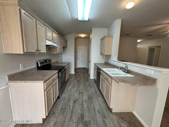 Building Photo - 536 N Kirby Ave
