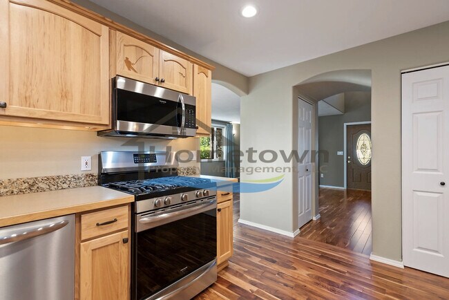 Building Photo - Beautiful Craftsman Home with Amazing Back...