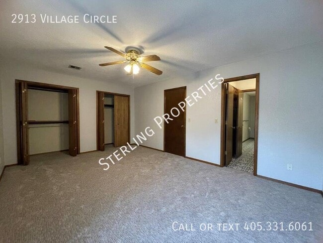 Building Photo - 2913 Village Cir