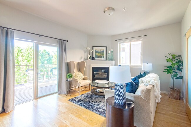 Building Photo - 2B/2B Luxury Louisville Condo with Mountai...
