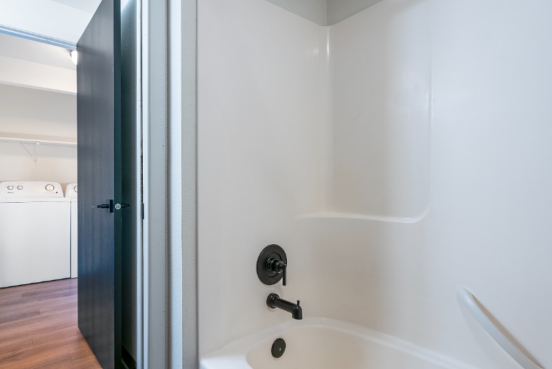 Building Photo - 1430 3rd Ave E