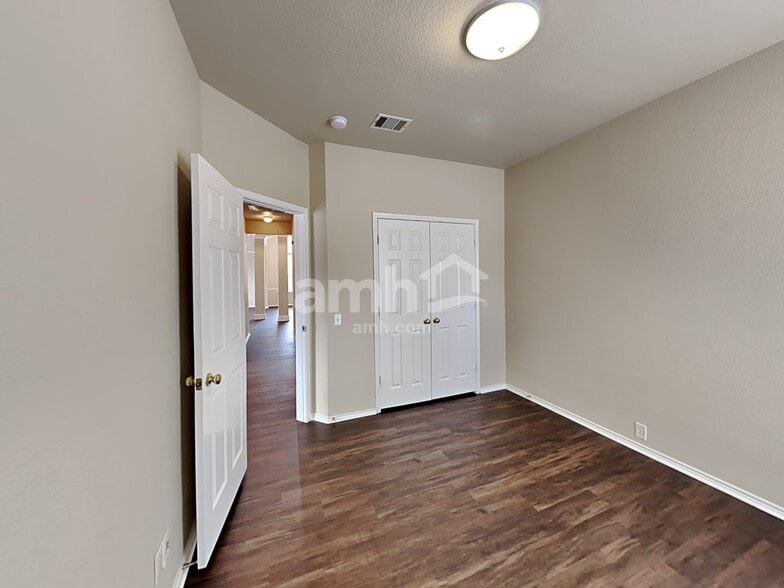 Building Photo - 2910 Saint Jude Dr