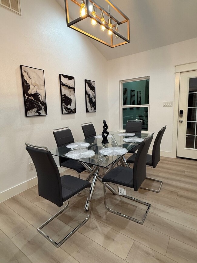 Building Photo - 410 Hunt St