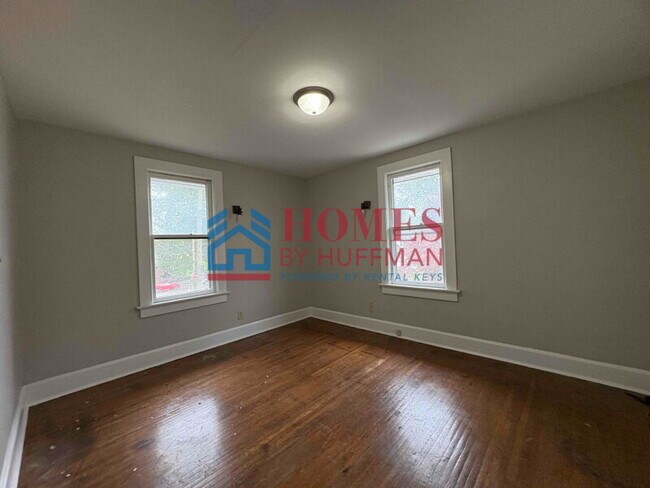 Building Photo - Spacious 3 Bedroom House | Two-Story | Loc...