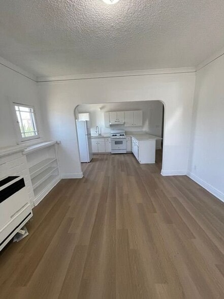 Building Photo - 2229 Vineyard Ave