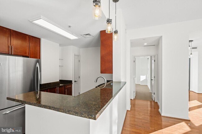 Building Photo - 1390 Kenyon St NW
