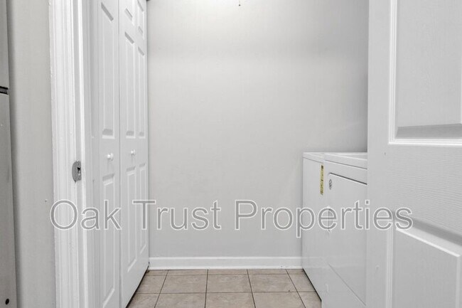 Building Photo - 1402 Camp Rd