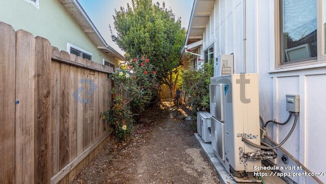Building Photo - 1339 Camellia Dr