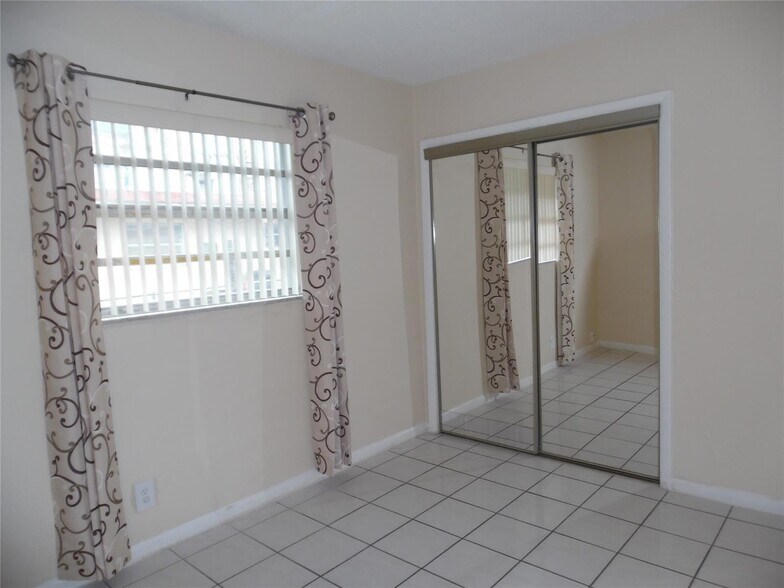 Building Photo - 7341 NW 37th St