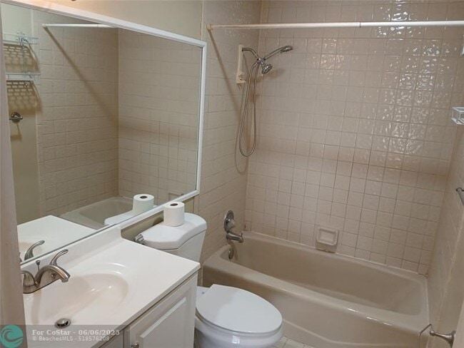 Building Photo - 9616 Oakburst Ln