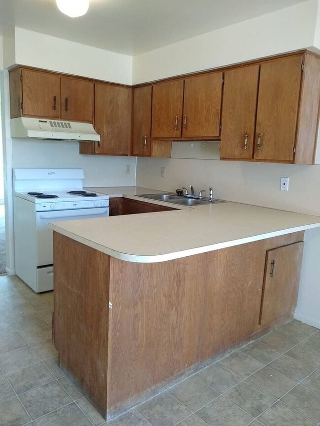 Building Photo - West Valley Town home - Large Backyard!