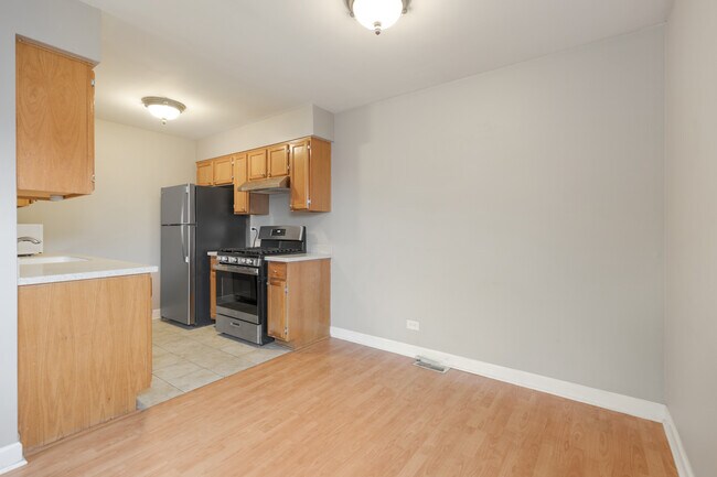 Building Photo - 817 Pahl Rd