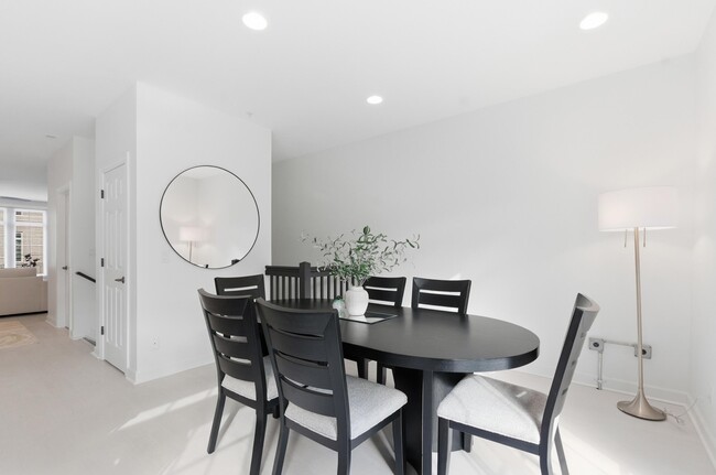 Building Photo - 2026 Hazel St