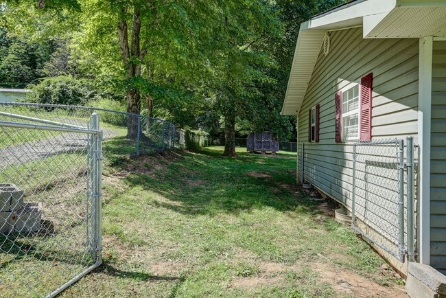 Building Photo - 1883 Powder Branch Rd